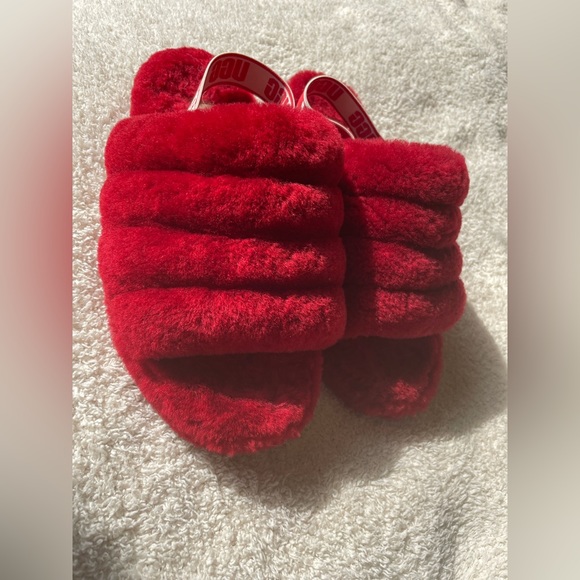 ❤️❣️ Ugg Red slides “Fluff Yeah” style Uggs❣️❤️ - Picture 9 of 11